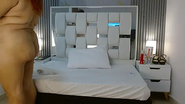 VanessaHard as online show from September 28, 2025, 3:30 pm