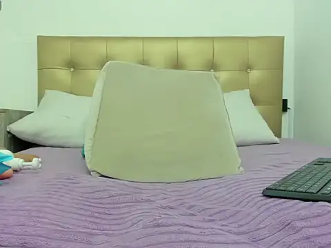 Snapshot of candy_sex_18 chatting on October 23, 2025, 12:09 am candy sex 18 online show from October 23, 2025, 12:09 am