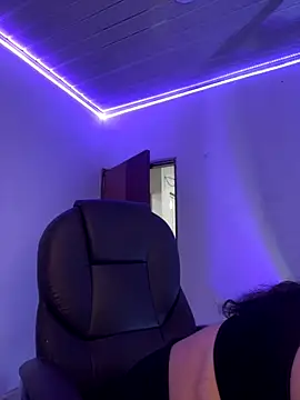 Snapshot of Nicky-222 chatting on November 6, 2025, 2:04 am Nicky-222 online show from November 6, 2025, 2:04 am