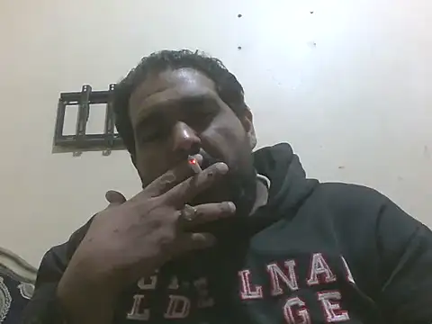 Snapshot of elpoop7305 chatting on January 14, 2026, 7:06 pm elpoop7305 online show from January 14, 2026, 7:06 pm