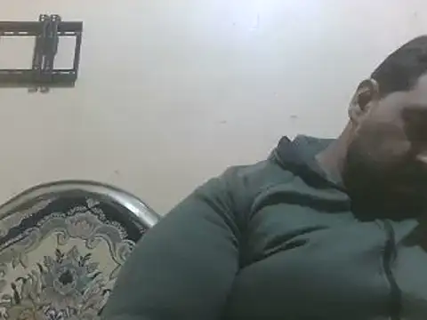 elpoop7305 online show from April 15, 2026, 3:49 pm