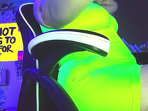 Snapshot of LilStrange4LilChange chatting on April 13, 2026, 9:13 am LilStrange4LilChange online show from April 13, 2026, 9:13 am