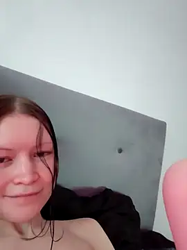 Snapshot of DragonFoxie chatting on November 30, 2025, 8:26 am DragonFoxie online show from November 30, 2025, 8:26 am