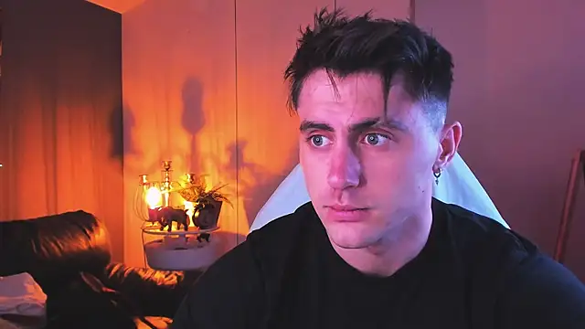 Oscar Miller  online show from October 6, 2025, 9:15 pm