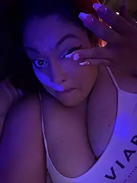 Snapshot of xHelloKitty chatting on April 4, 2026, 12:45 pm xHelloKitty online show from April 4, 2026, 12:45 pm