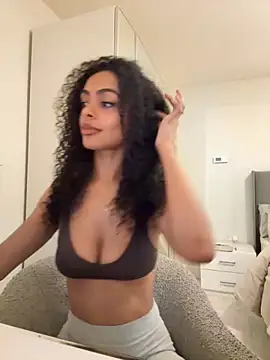 Snapshot of yasmingarcia chatting on December 5, 2025, 2:04 pm yasmingarcia online show from December 5, 2025, 2:04 pm