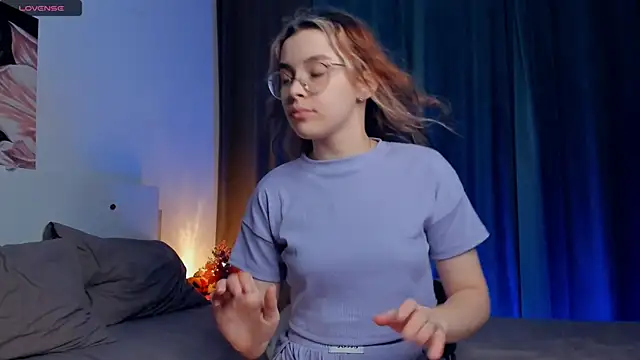 Snapshot of VedaSchulz chatting on November 29, 2025, 6:41 pm VedaSchulz online show from November 29, 2025, 6:41 pm