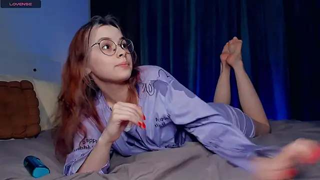 Snapshot of VedaSchulz chatting on December 2, 2025, 6:53 pm VedaSchulz online show from December 2, 2025, 6:53 pm