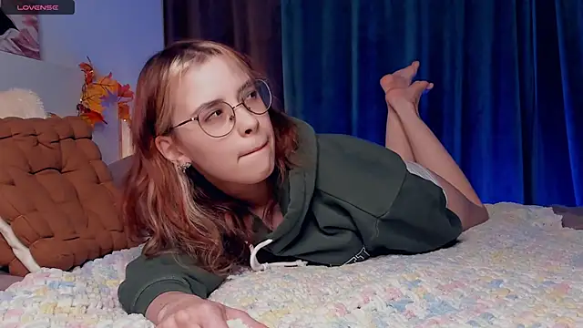 Snapshot of VedaSchulz chatting on November 12, 2025, 6:34 pm VedaSchulz online show from November 12, 2025, 6:34 pm