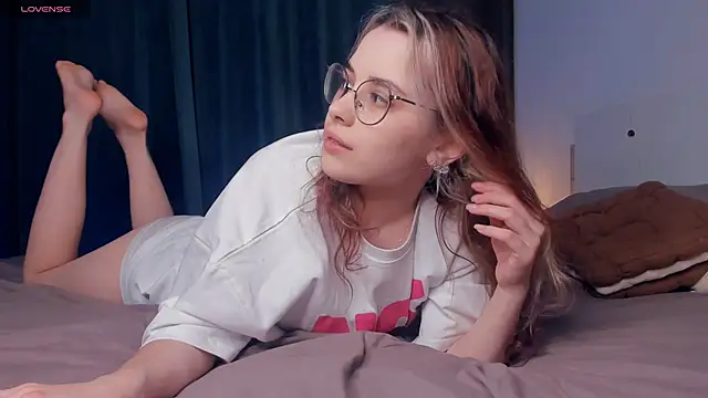 Snapshot of VedaSchulz chatting on November 27, 2025, 6:52 pm VedaSchulz online show from November 27, 2025, 6:52 pm