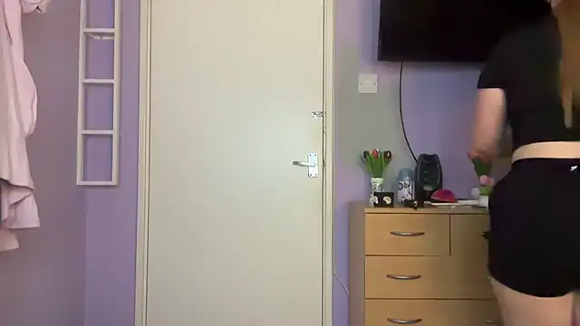 SexySashaxox online show from April 8, 2026, 7:48 pm