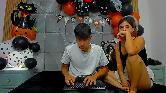 Snapshot of ChanellandMax chatting on October 30, 2025, 1:09 pm ChanellandMax online show from October 30, 2025, 1:09 pm