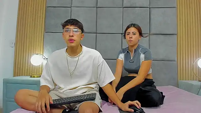 Snapshot of ChanellandMax chatting on November 19, 2025, 7:25 pm ChanellandMax online show from November 19, 2025, 7:25 pm