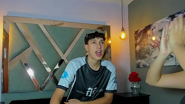 Snapshot of ChanellandMax chatting on November 28, 2025, 1:11 pm ChanellandMax online show from November 28, 2025, 1:11 pm