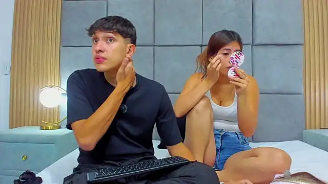 Snapshot of ChanellandMax chatting on November 14, 2025, 1:04 pm ChanellandMax online show from November 14, 2025, 1:04 pm