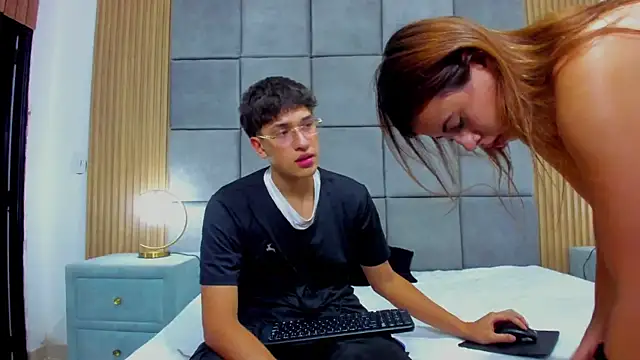 Snapshot of ChanellandMax chatting on November 1, 2025, 7:30 pm ChanellandMax online show from November 1, 2025, 7:30 pm