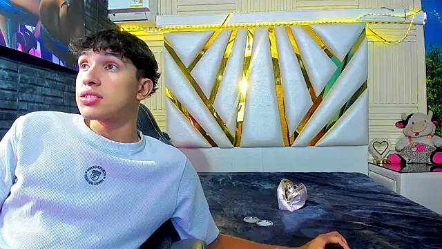 Snapshot of ChanellandMax chatting on November 24, 2025, 1:22 pm ChanellandMax online show from November 24, 2025, 1:22 pm