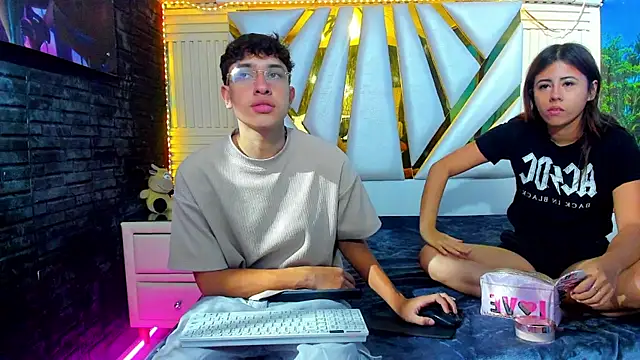 Snapshot of ChanellandMax chatting on November 23, 2025, 1:32 pm ChanellandMax online show from November 23, 2025, 1:32 pm