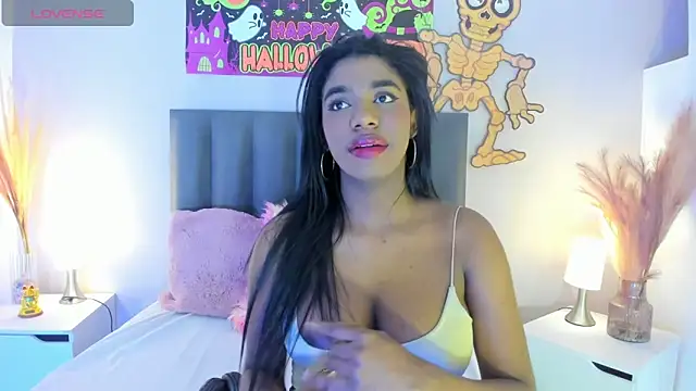 KendraChavez  online show from October 31, 2025, 9:43 pm