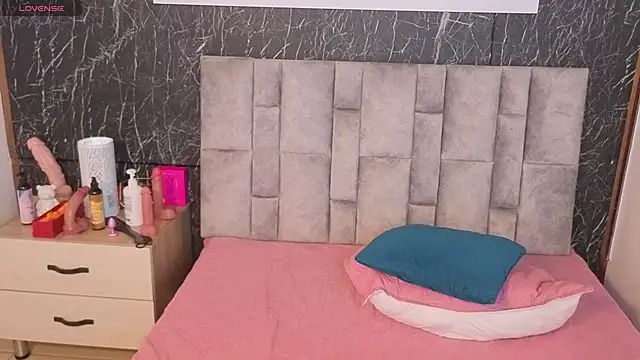 Snapshot of emily_vermont chatting on December 2, 2025, 3:41 am emily vermont online show from December 2, 2025, 3:41 am