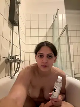 Snapshot of DreamThickCouple chatting on November 4, 2025, 10:02 pm DreamThickCouple online show from November 4, 2025, 10:02 pm