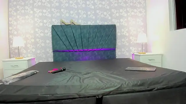 VioletRose as online show from March 25, 2026, 2:01 am