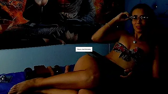 Snapshot of MiaBlaze_ chatting on January 14, 2026, 7:39 pm MiaBlaze online show from January 14, 2026, 7:39 pm