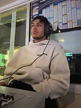 Snapshot of StrokingDaddy4 chatting on December 2, 2025, 11:23 am StrokingDaddy4 online show from December 2, 2025, 11:23 am