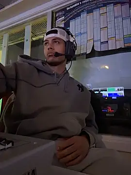 Snapshot of StrokingDaddy4 chatting on November 19, 2025, 11:21 am StrokingDaddy4 online show from November 19, 2025, 11:21 am