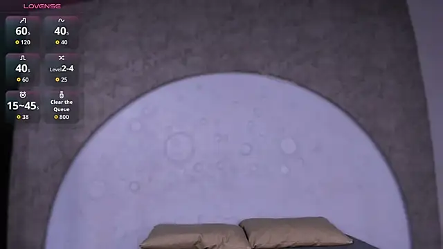 Snapshot of ReinaChloe chatting on February 18, 2026, 4:03 pm ReinaChloe online show from February 18, 2026, 4:03 pm