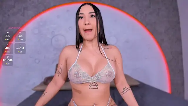 ReinaChloe online show from December 16, 2025, 4:44 pm