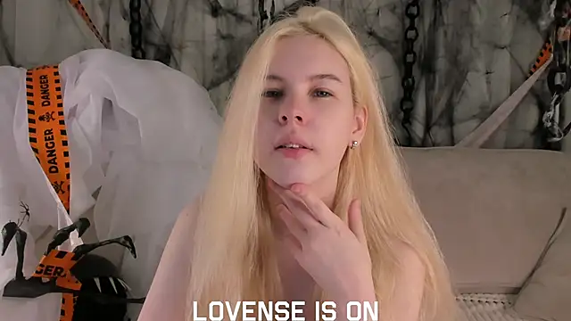 Snapshot of ElizSpieth chatting on November 4, 2025, 1:09 am ElizSpieth online show from November 4, 2025, 1:09 am