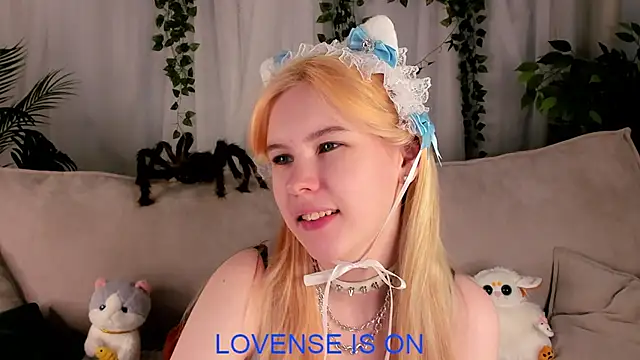 Snapshot of ElizSpieth chatting on October 17, 2025, 1:42 am ElizSpieth online show from October 17, 2025, 1:42 am