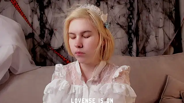 Snapshot of ElizSpieth chatting on November 6, 2025, 1:31 am ElizSpieth online show from November 6, 2025, 1:31 am