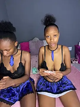 LonelyQueenxx25 online show from December 19, 2025, 5:43 am