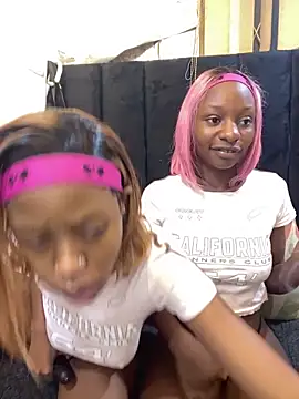 LonelyQueenxx25 online show from March 22, 2026, 7:04 pm