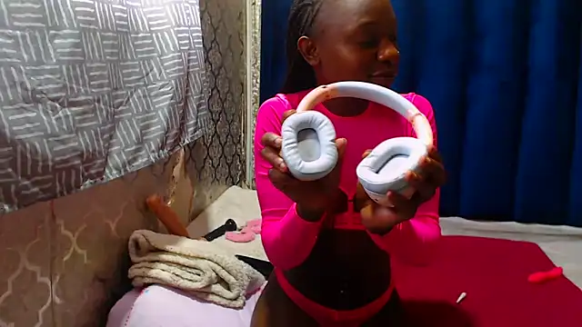 LonelyQueenxx25 online show from October 26, 2025, 9:20 am