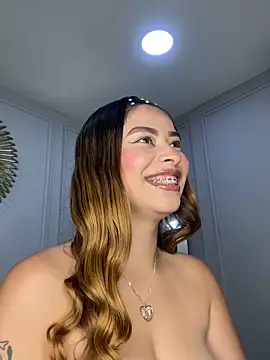 CharlotteBrownn  online show from March 26, 2026, 11:13 pm