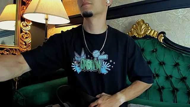 Snapshot of AlessandroKiing chatting on May 13, 2026, 8:05 pm AlessandroKiing online show from May 13, 2026, 8:05 pm