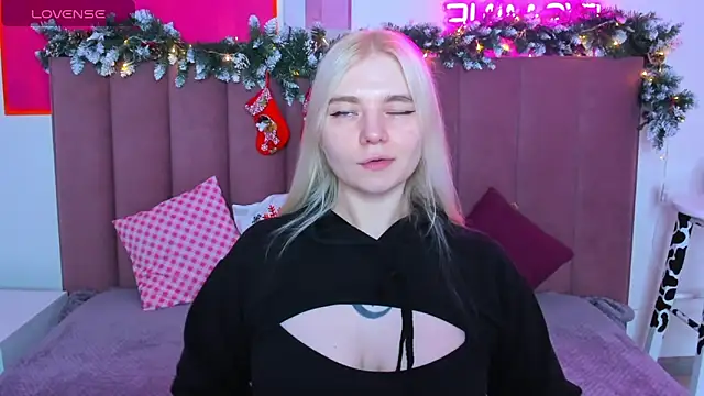 Snapshot of RuthBryant chatting on December 16, 2025, 12:37 am RuthBryant online show from December 16, 2025, 12:37 am