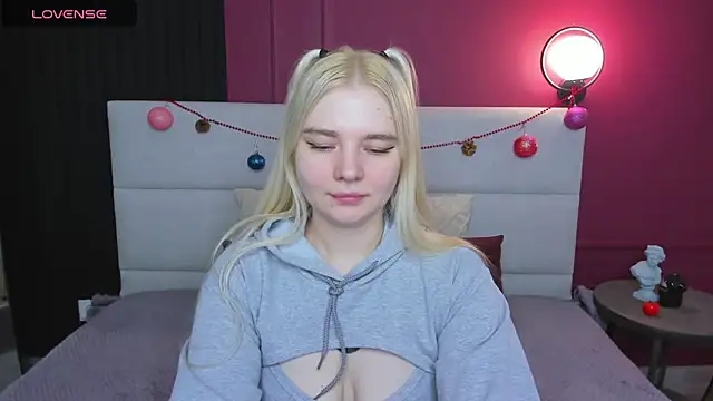 Snapshot of RuthBryant chatting on December 15, 2025, 12:38 am RuthBryant online show from December 15, 2025, 12:38 am