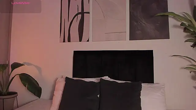 Snapshot of izzyvega__ chatting on January 14, 2026, 1:09 am izzyvega online show from January 14, 2026, 1:09 am