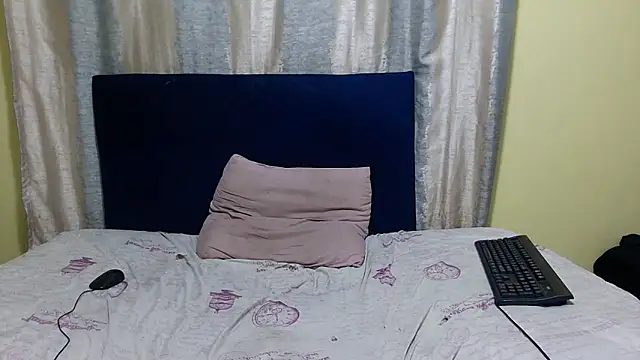 Snapshot of KinkyTrans23 chatting on January 6, 2026, 8:24 pm KinkyTrans23 online show from January 6, 2026, 8:24 pm