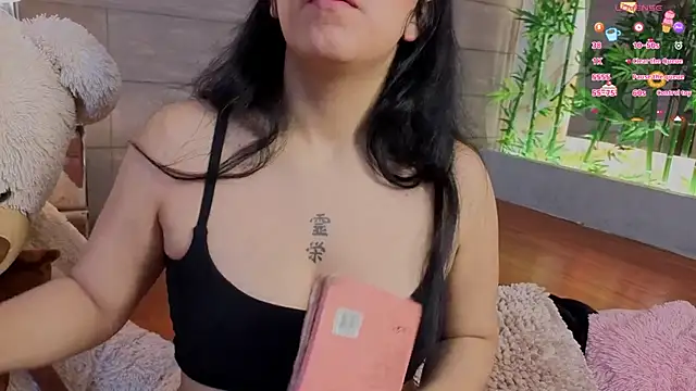 Snapshot of MeganAdamms chatting on November 5, 2025, 11:57 am MeganAdamms online show from November 5, 2025, 11:57 am