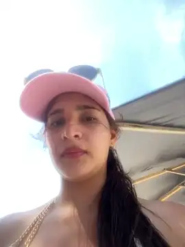 samaantha lux online show from February 25, 2026, 6:52 pm