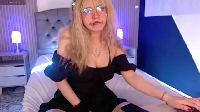 Snapshot of rihonna_hs8 chatting on September 22, 2025, 1:17 pm rihonna hs8 online show from September 22, 2025, 1:17 pm