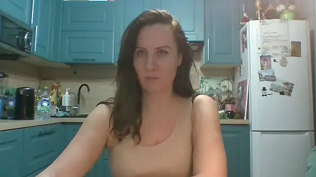 ALICAINWONDERLAND online show from April 1, 2026, 9:12 pm