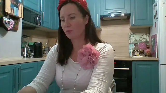 ALICAINWONDERLAND online show from November 1, 2025, 4:56 pm