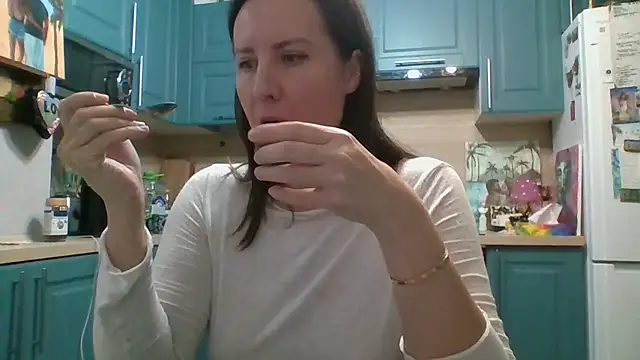 ALICAINWONDERLAND online show from November 14, 2025, 3:59 pm