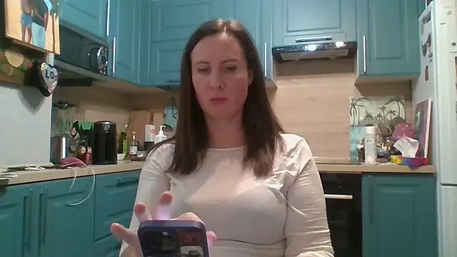 ALICAINWONDERLAND online show from November 21, 2025, 4:50 pm